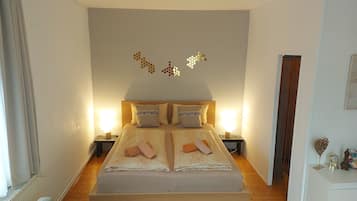 Iron/ironing board, WiFi, bed sheets