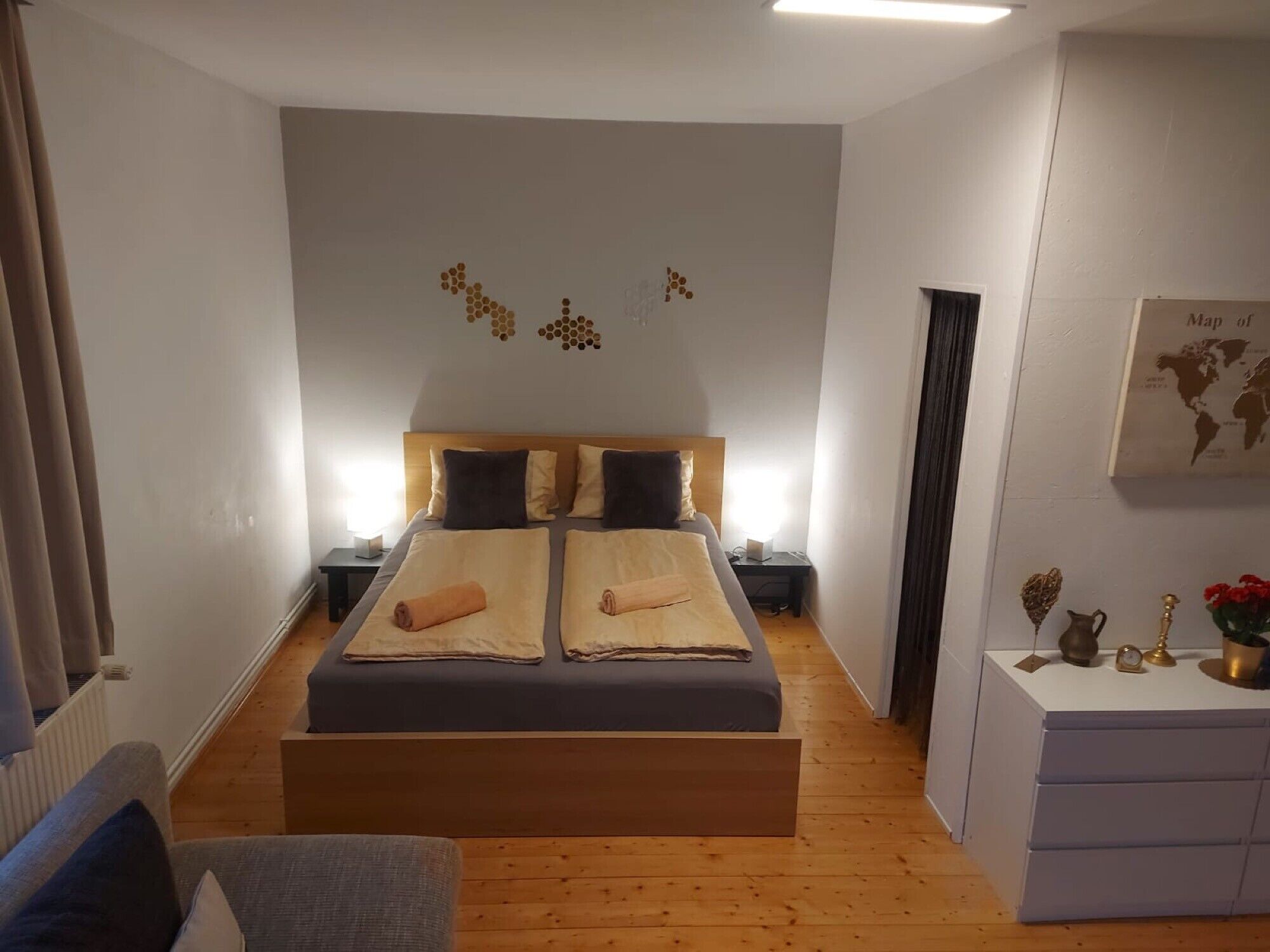 Iron/ironing board, WiFi, bed sheets