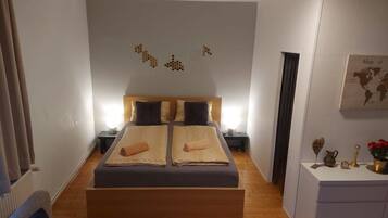 Iron/ironing board, WiFi, bed sheets