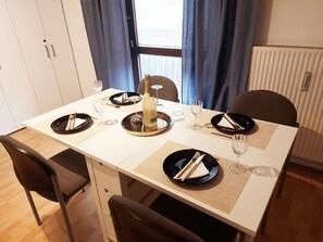 Dining - Apartment 'Golden Base' with Mountain View, Wi-Fi and Air Conditioning (Villach)