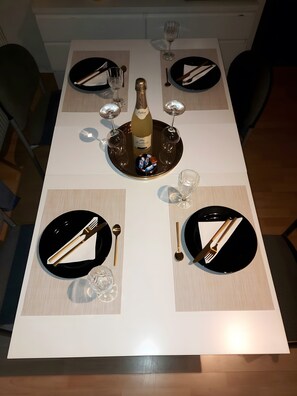 Dining - Apartment 'Golden Base' with Mountain View, Wi-Fi and Air Conditioning (Villach)