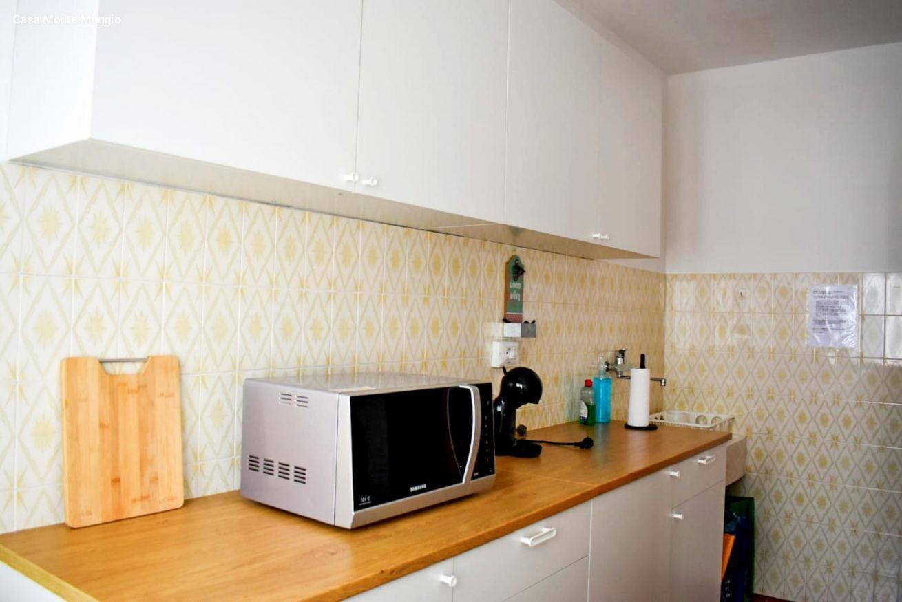 Frigorifero, microonde, piano cottura, bollitore elettrico