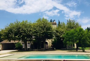 Pool - Room "Camille" with Shared Pool, Communal Garden and Wi-Fi (Saint-Rémy-de-Provence)