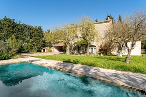 Pool - “Jonathan” Room with Shared Pool, Communal Garden, and Wi-Fi (Saint-Rémy-de-Provence)