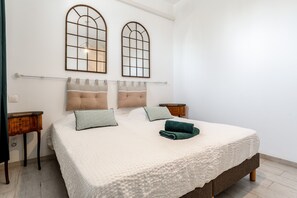WiFi, bed sheets - “Jonathan” Room with Shared Pool, Communal Garden, and Wi-Fi (Saint-Rémy-de-Provence)