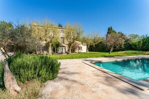 Pool - Room “Liam” with Shared Pool, Communal Garden and Wi-Fi (Saint-Rémy-de-Provence)