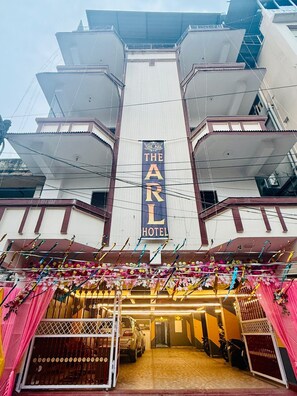 Front of property - The ARL Hotels & Banquets (Patna)