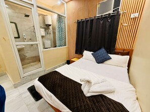 Deluxe Double Room | Desk, laptop workspace, free WiFi - The ARL Hotels & Banquets (Patna)