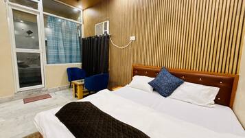 Bureau, espace de travail pour ordinateur portable, Wi-Fi gratuit