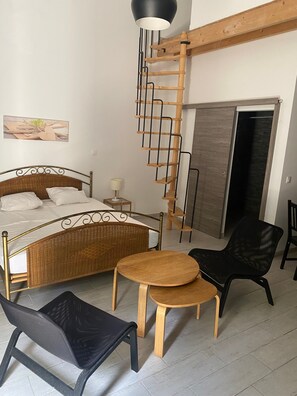 1 bedroom, WiFi, bed sheets - Spacious Studio with Shared Garden and Pool (Saint-Rémy-de-Provence)