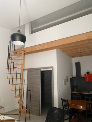 Dining - Spacious Studio with Shared Garden and Pool (Saint-Rémy-de-Provence)