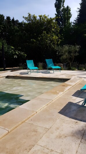 Pool - Spacious Studio with Shared Garden and Pool (Saint-Rémy-de-Provence)