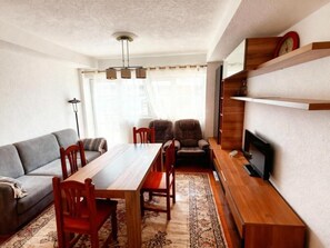 Family Apartment, Smoking | Living area - Apartamento 6 pax zona baja (Sierra Nevada)
