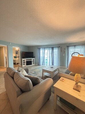 TV - El Matador 515 by Alicia Hollis Rentals FREE TICKETS! $300/Day (FORT WALTON BEACH)