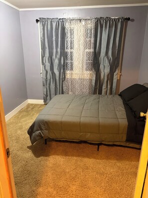 3 slaapkamers, een strijkplank/strijkijzer, wifi, beddengoed