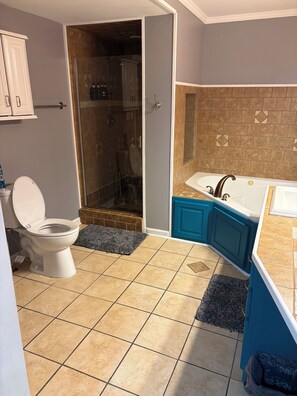 Hair dryer, towels, soap, toilet paper - Spacious 3BR/2BA Downtown Eufaula Home Near Lake & Hospital (Eufaula)