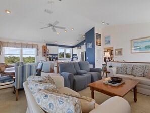 Smart TV, DVD player, books, video library - Gulf Landing- Amazing Water View with Boat Parking (Cedar Key)