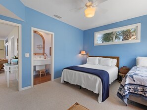 4 bedrooms, desk, iron/ironing board, travel cot - Gulf Landing- Amazing Water View with Boat Parking (Cedar Key)
