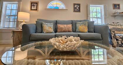 Mellow Yellow! Sunny Cottage - Trailer Parking!