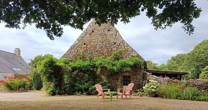 Holiday Home “La Mer - Les Gîtes de Kergolvan” with Private Terrace, Shared Garden & Wi-Fi