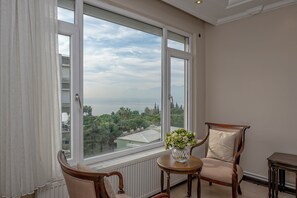 Royal Apartment, 2 Bedrooms, 2 Bathrooms, Sea View | Living area - Gurcuoglu Homes (Antalya)