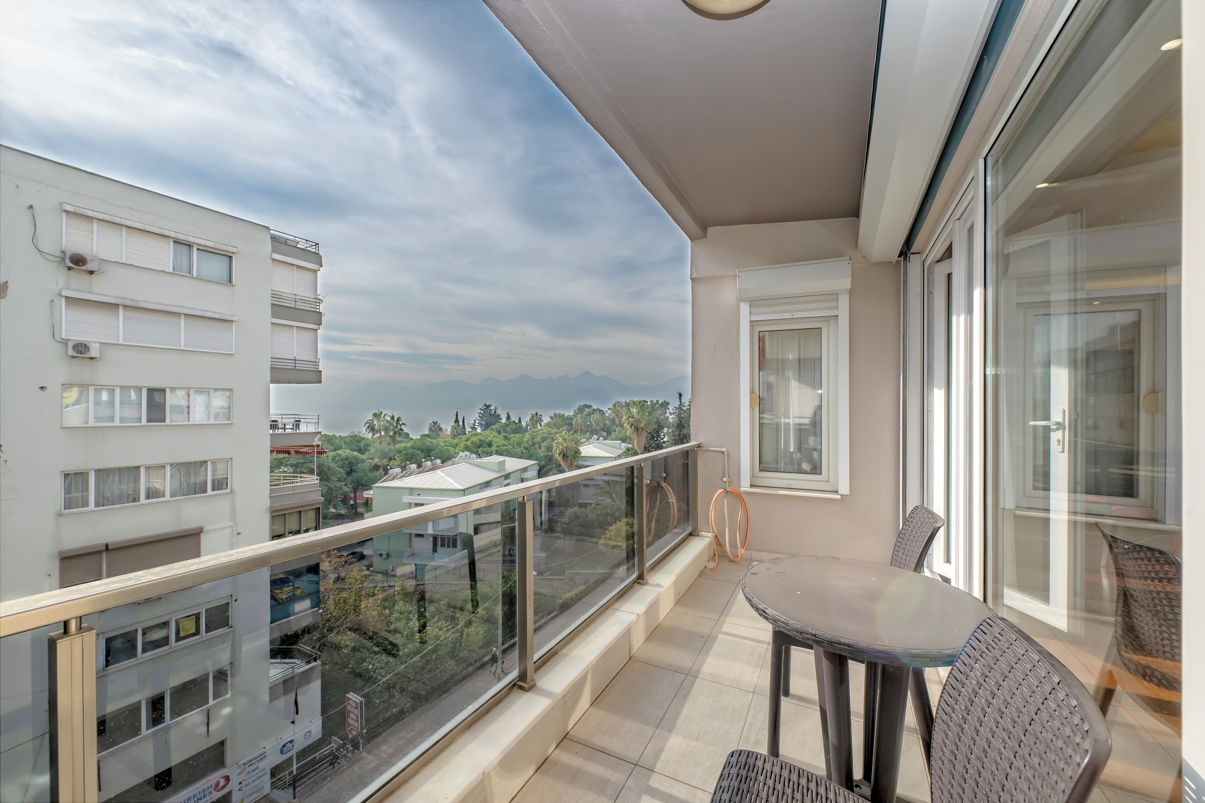 Senior appartement, 2 slaapkamers, uitzicht op zee | Kameruitzicht
