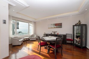 43-inch TV with satellite channels - Gurcuoglu Homes (Antalya)