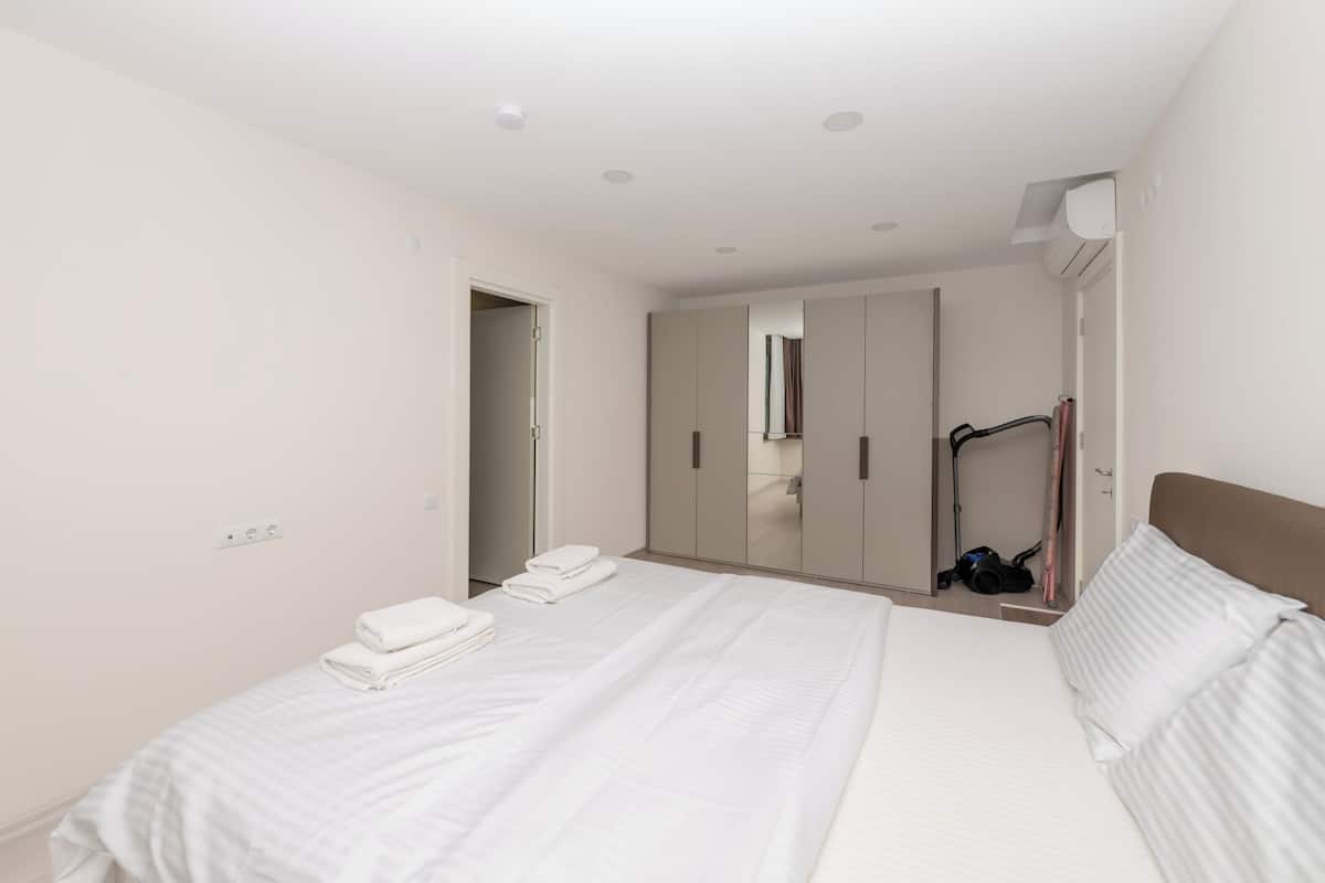 Individually decorated, individually furnished, desk, laptop workspace