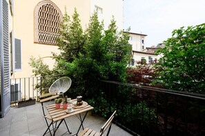 Outdoor dining - Santa Maria Novella Deluxe Apartment (firenze)