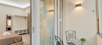 TOC TOC - ROOM 44-Balcony. At 650m from the Central Station,900m from the center