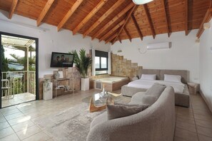 Desk, laptop workspace, free WiFi - Forest View Villa (Birya)