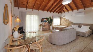 Desk, laptop workspace, free WiFi