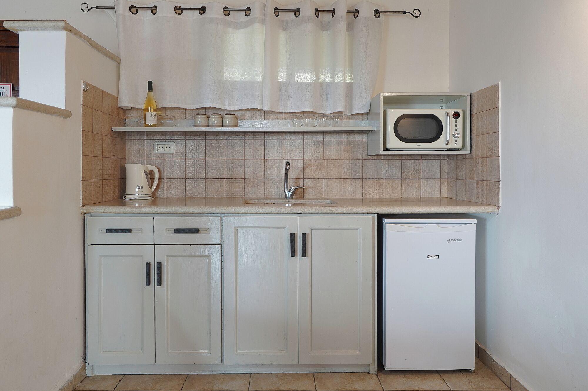 Desk, laptop workspace, free WiFi