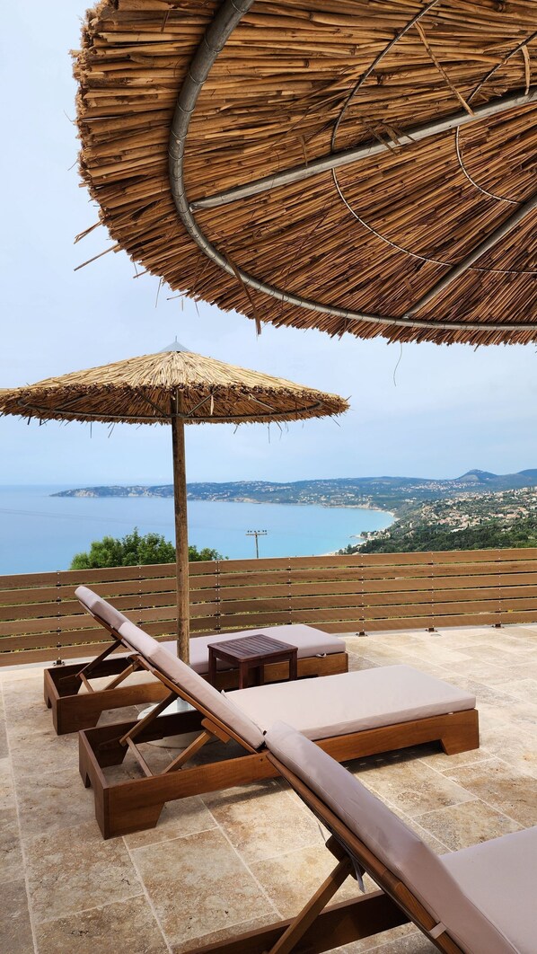 5 bedrooms, desk - Lorraine's Cottage Style Studios (Kefalonia)