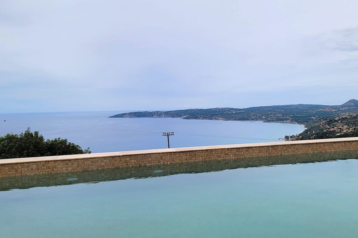 Studio | 5 bedrooms, desk