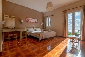 5 bedrooms, desk - Lorraine's Cottage Style Studios (Kefalonia)