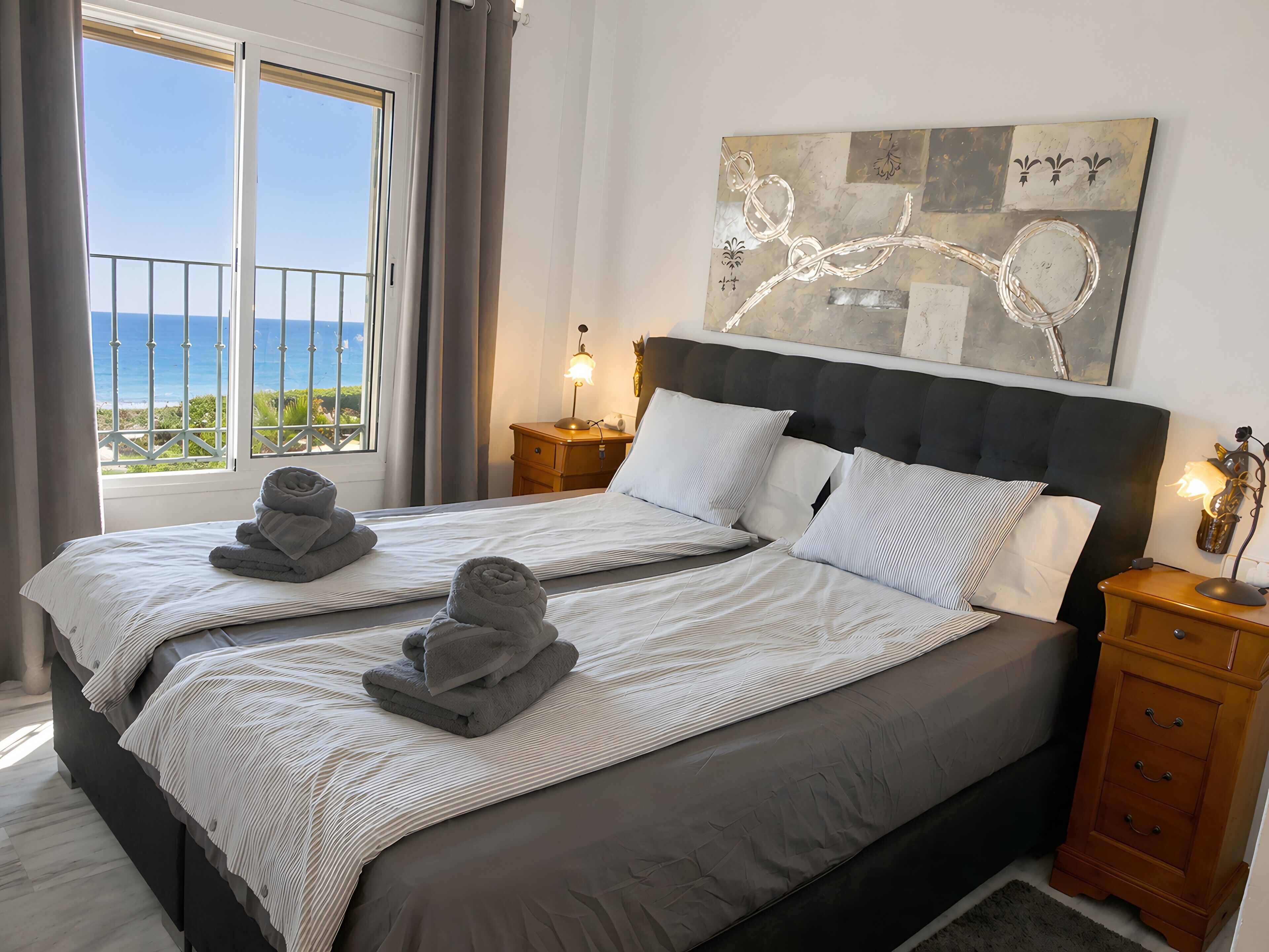 2 chambres, fer et planche à repasser, Wi-Fi, draps fournis