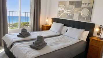 2 chambres, fer et planche à repasser, Wi-Fi, draps fournis