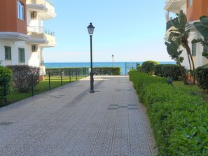 Property grounds - Apartment 'Tesoro Del Mar' with Sea View, Wi-Fi, and Air Conditioning (Torrox Costa)