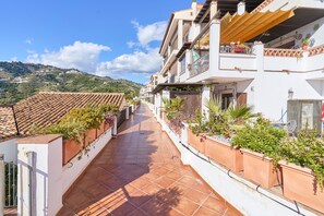 Property grounds - Apartment '31' with Sea View, Shared Pool and Wi-Fi (Almuñécar)