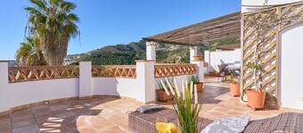 Apartment '31' with Sea View, Shared Pool and Wi-Fi