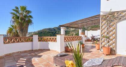 Apartment '31' with Sea View, Shared Pool and Wi-Fi