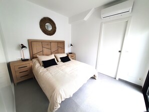 Iron/ironing board, WiFi, bed sheets - Modern New-Build Home with Private Pool and Rooftop Terrace (Roldán)