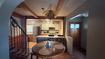 Microondas, horno, parrilla de estufa y lavavajillas