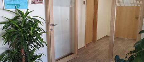 المنشأة من الداخل