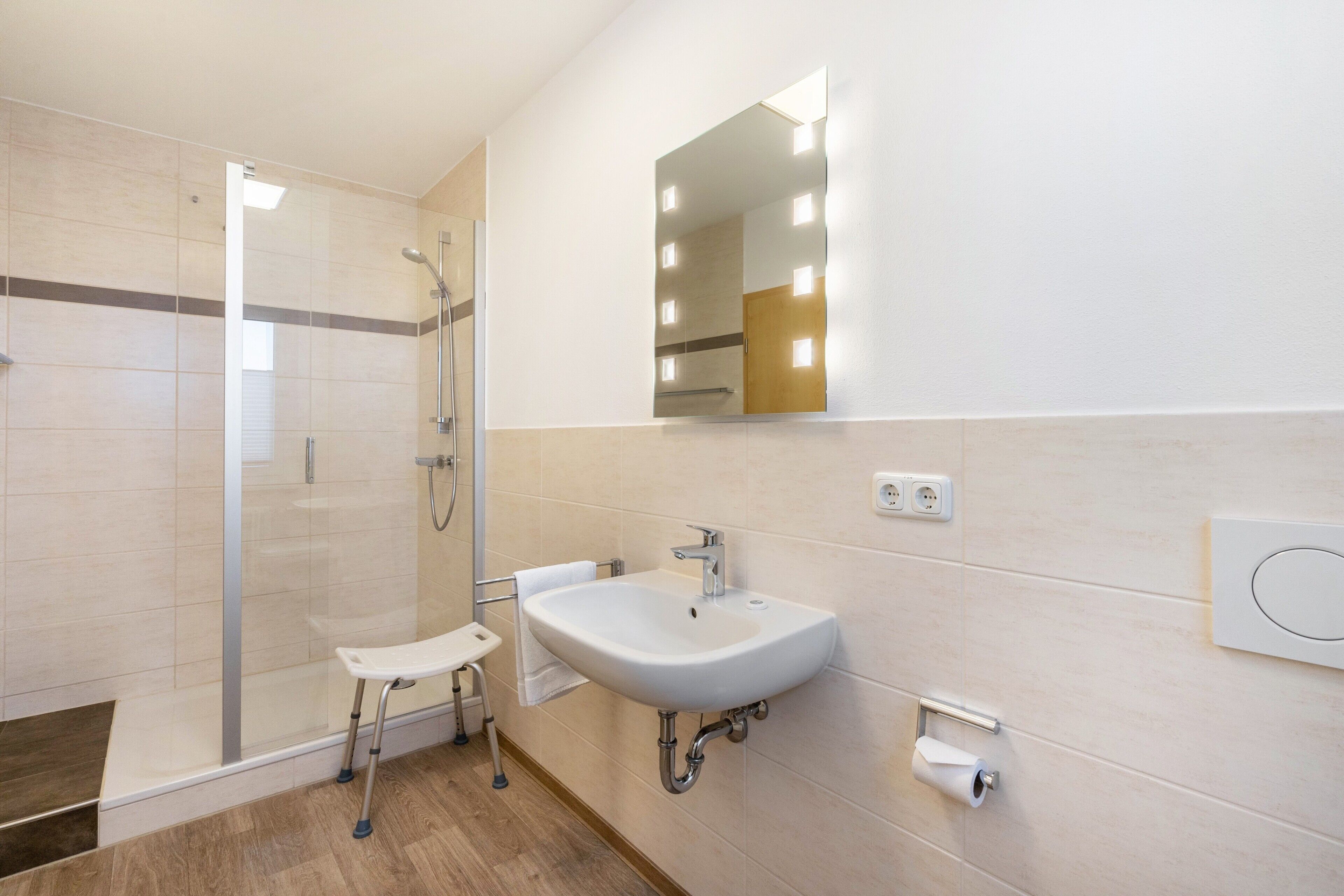 Een douche, handdoeken