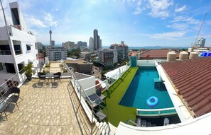 Outdoor pool - Luxury One Bedroom Residence Pattaya-pratamnak (Pattaya)