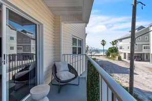 Property grounds - 🏖️Beach Access🌴Community Pool🐬3 Story Townhome🐠El Mar Unit D (Indian Shores)