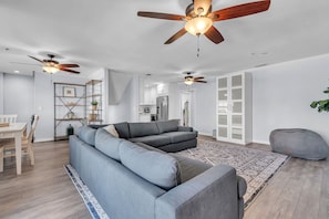 Smart TV - 🏖️Beach Access🌴Community Pool🐬3 Story Townhome🐠El Mar Unit D (Indian Shores)