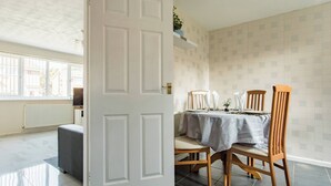 Unclassified image, 2 of 24, button - 2 Bedroom Holiday Home Eith 3 Beds & Sofa Bed Near Manchester City Stadium (Manchester)